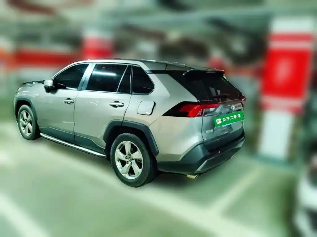 Toyota RAV4 — фото 25