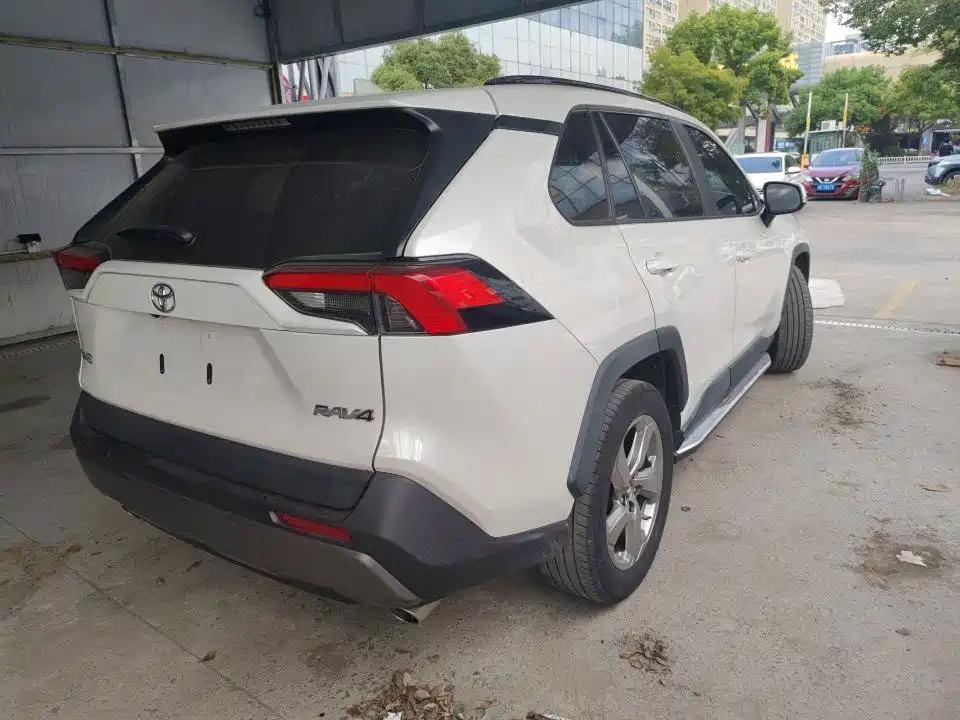 Toyota RAV4 — фото 3