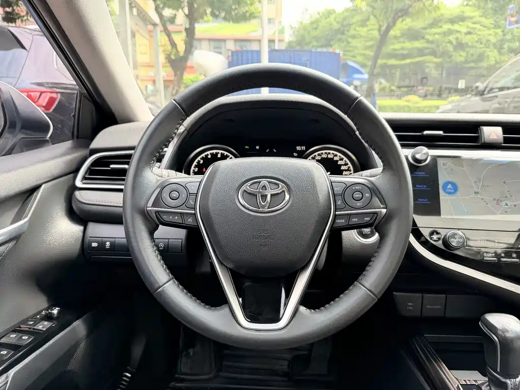 Toyota Camry — фото 10