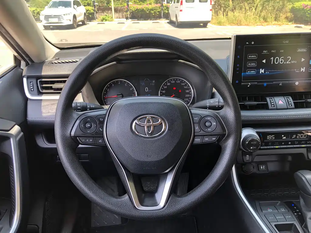 Toyota Wildlander — фото 11