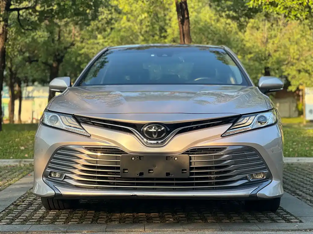 Toyota Camry — фото 3