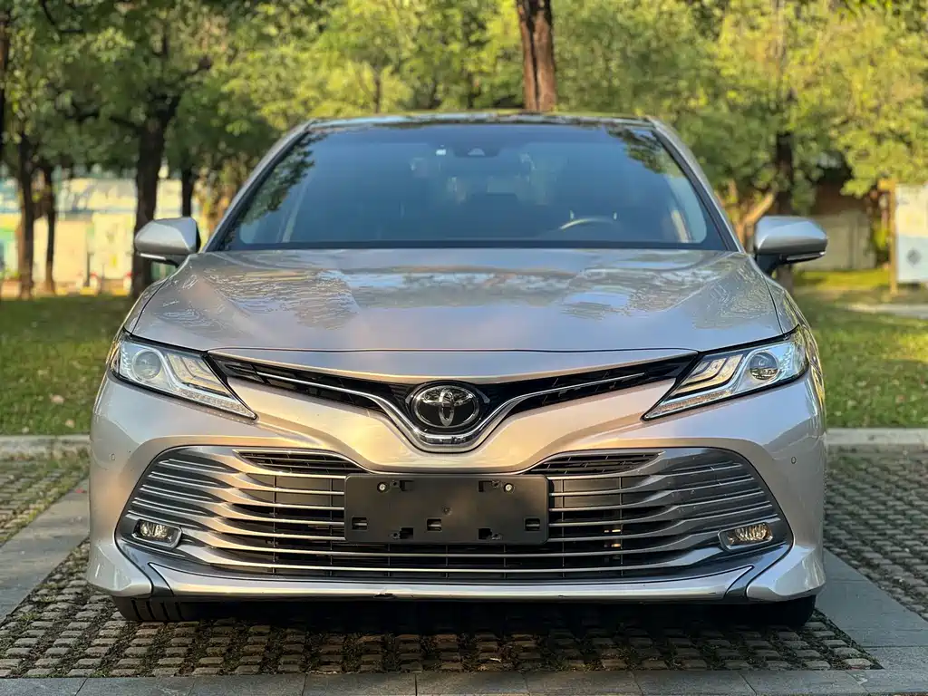 Toyota Camry — фото 4