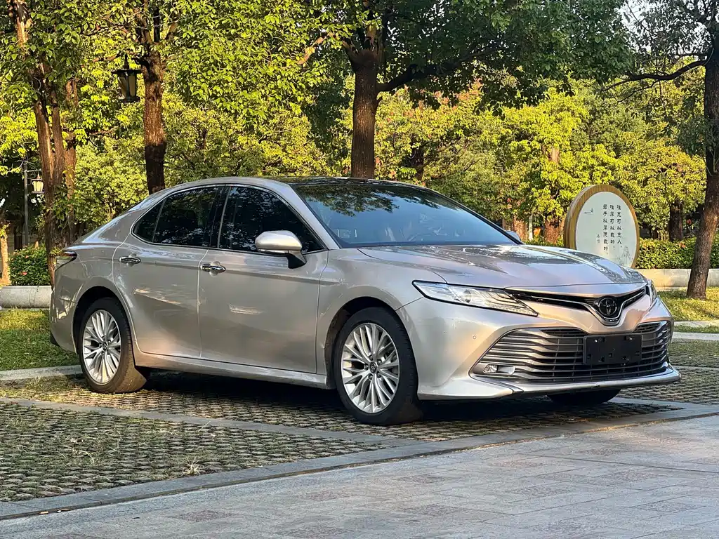 Toyota Camry — фото 6