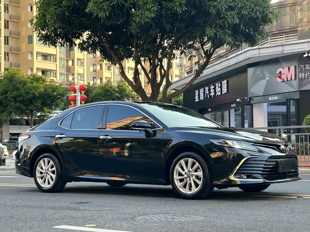 Toyota Camry — фото 3