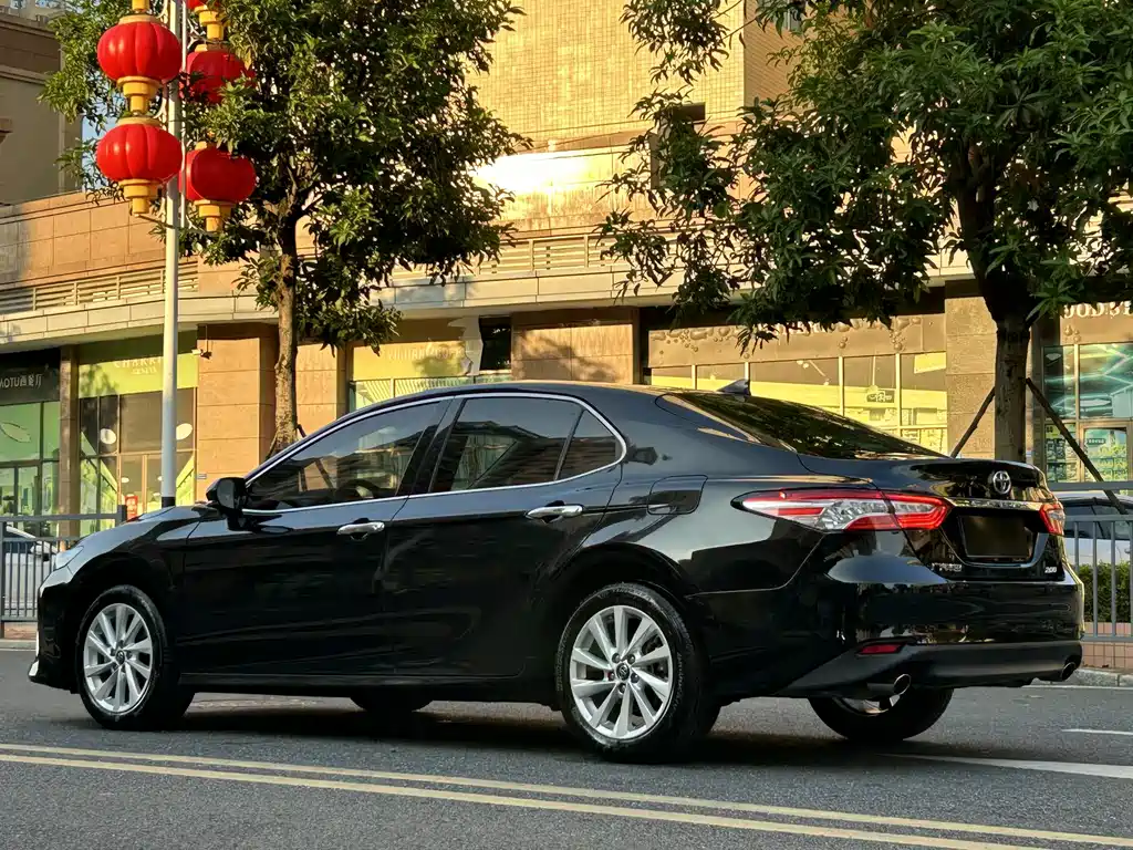 Toyota Camry — фото 4