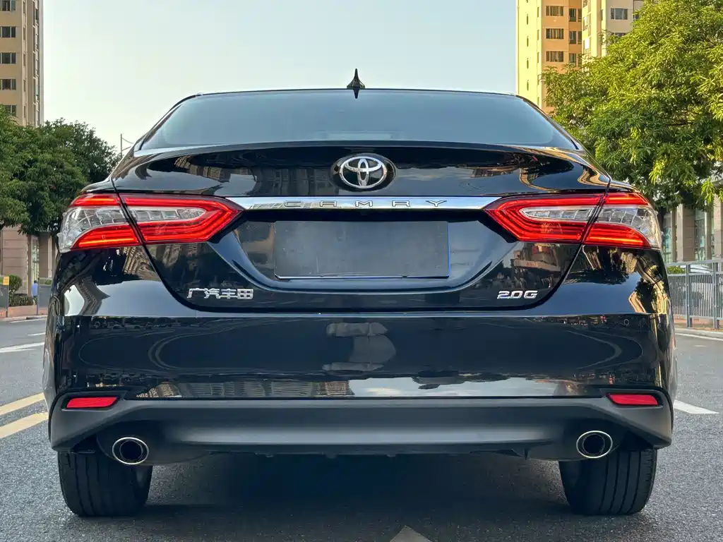 Toyota Camry — фото 5