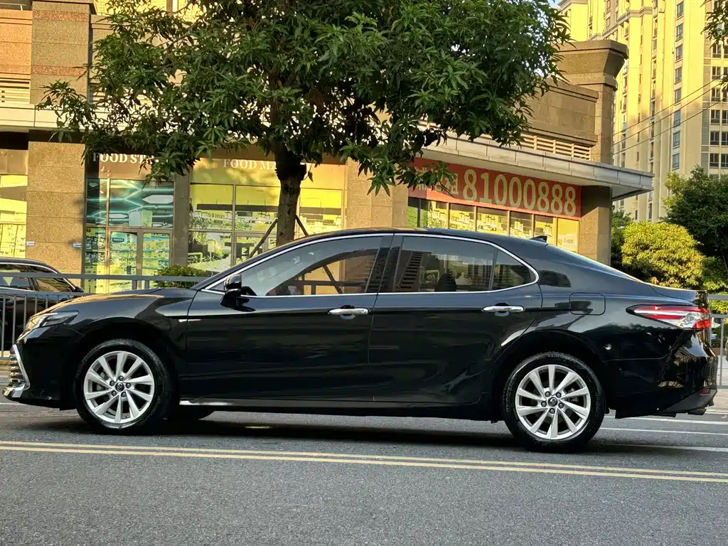 Toyota Camry — фото 6
