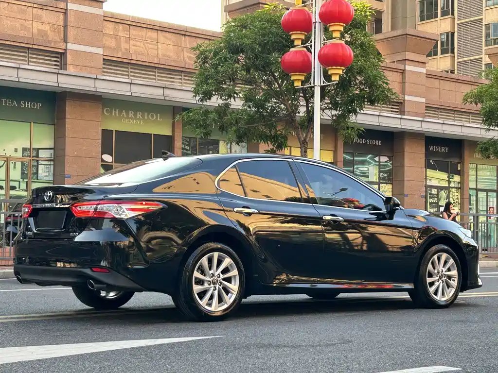 Toyota Camry — фото 7