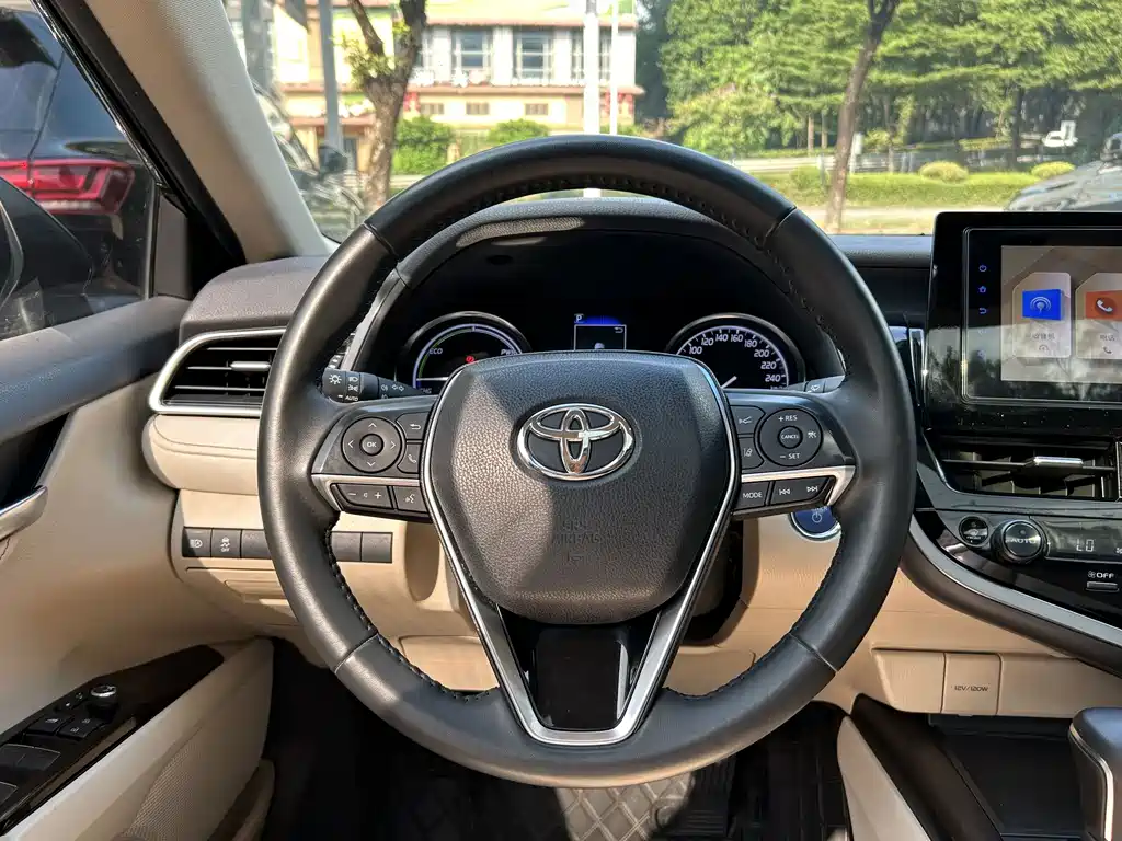 Toyota Camry — фото 13