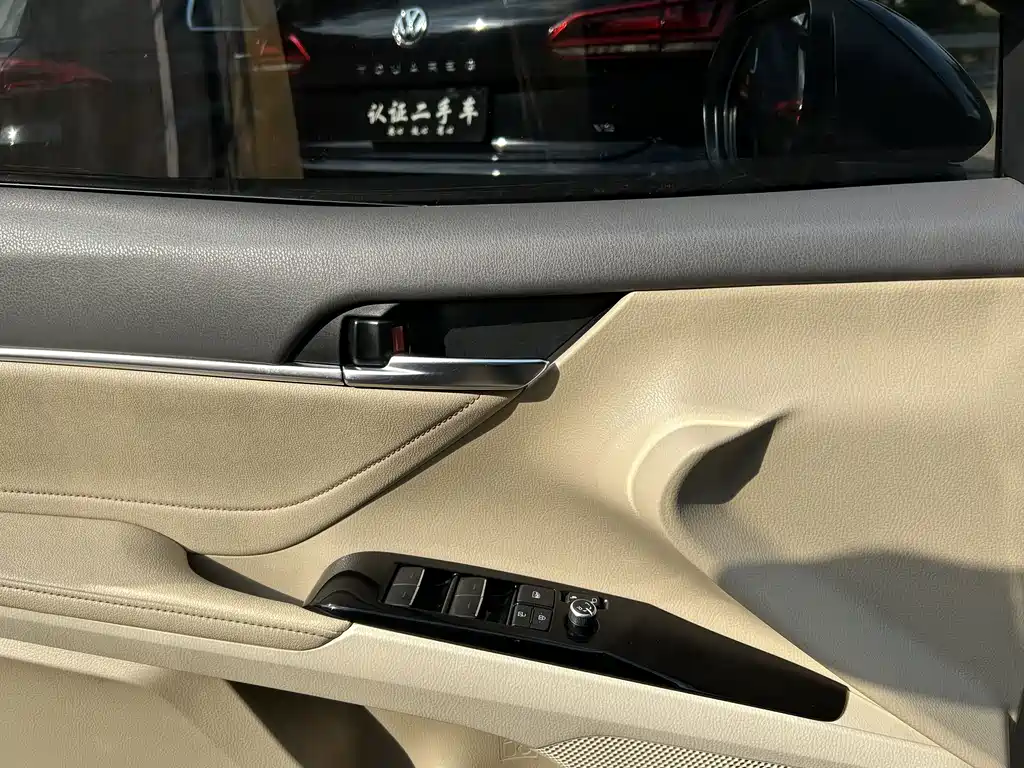 Toyota Camry — фото 14