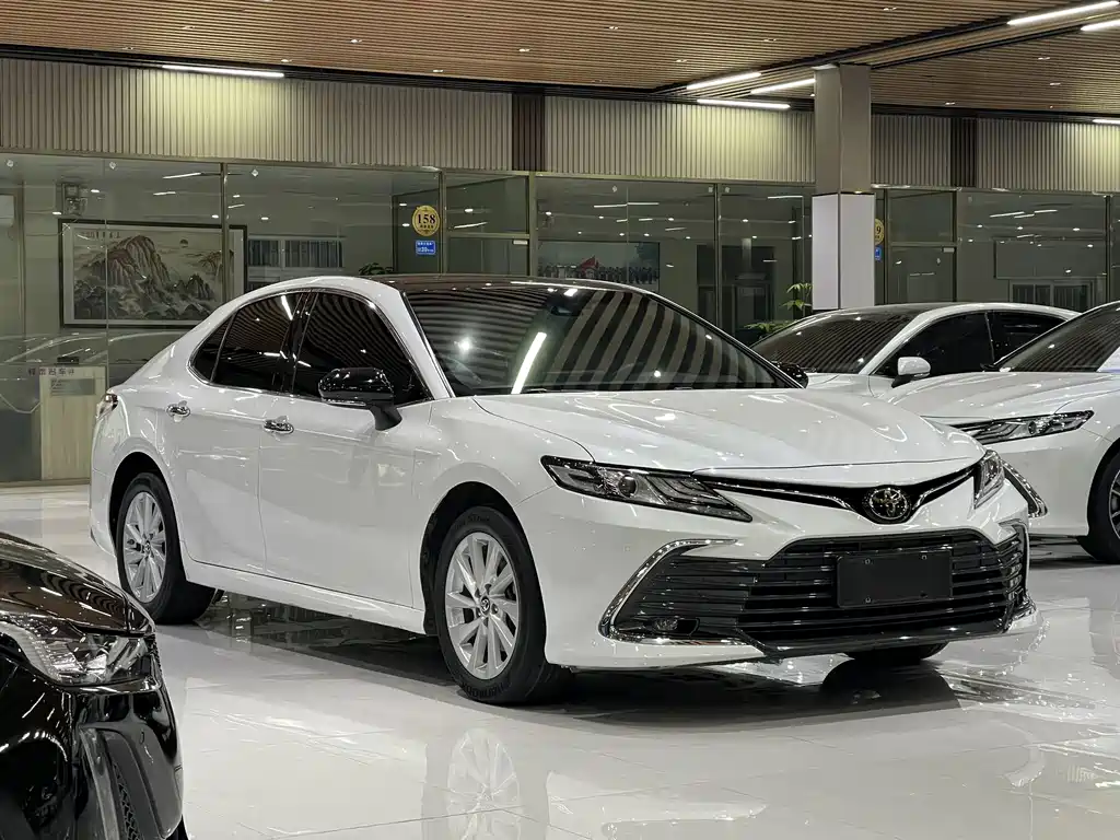 Toyota Camry — фото 3