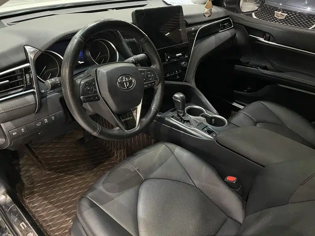 Toyota Camry — фото 10