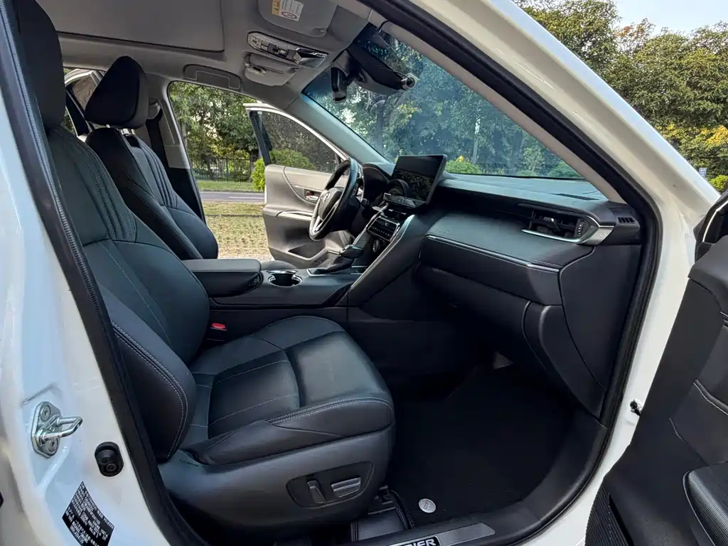 Toyota Harrier — фото 10