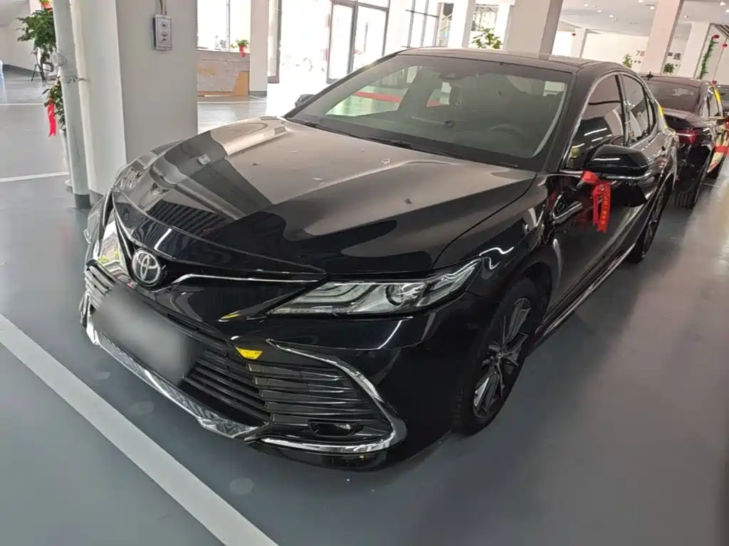 Toyota Camry — фото 2