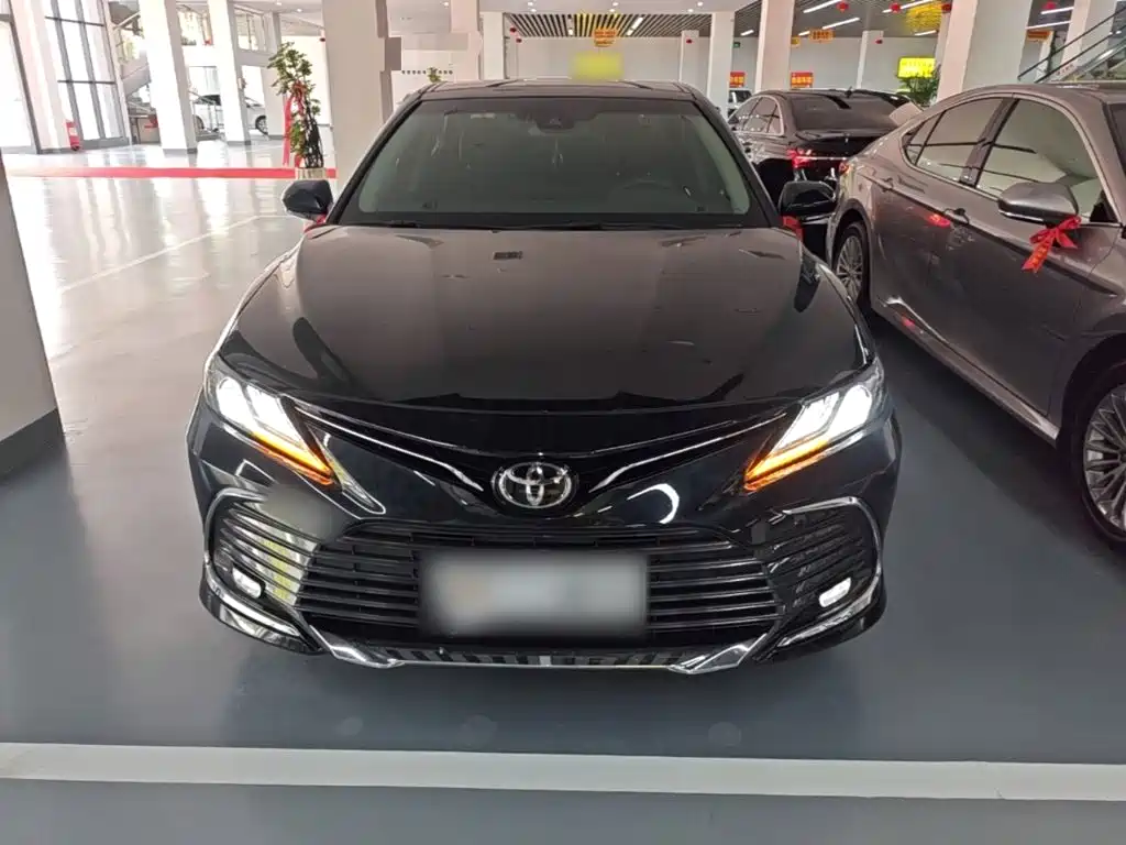 Toyota Camry — фото 3