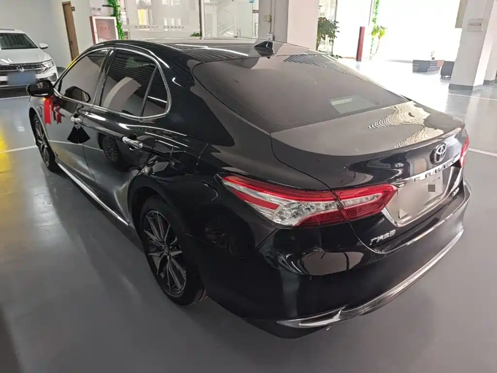 Toyota Camry — фото 5