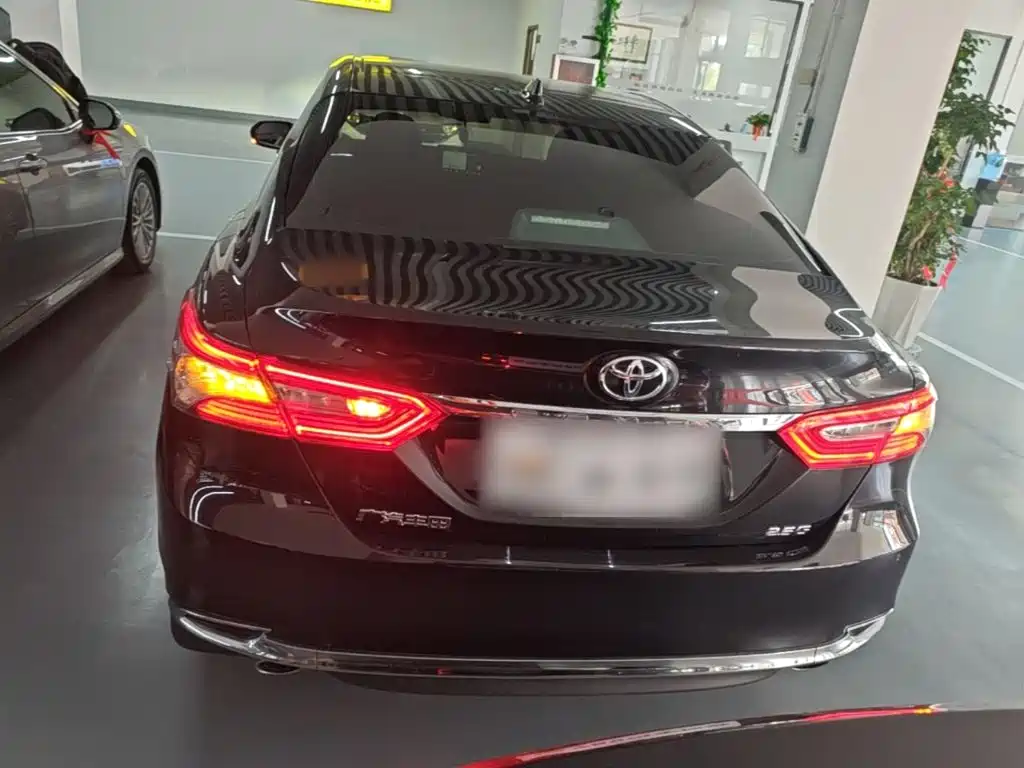 Toyota Camry — фото 6