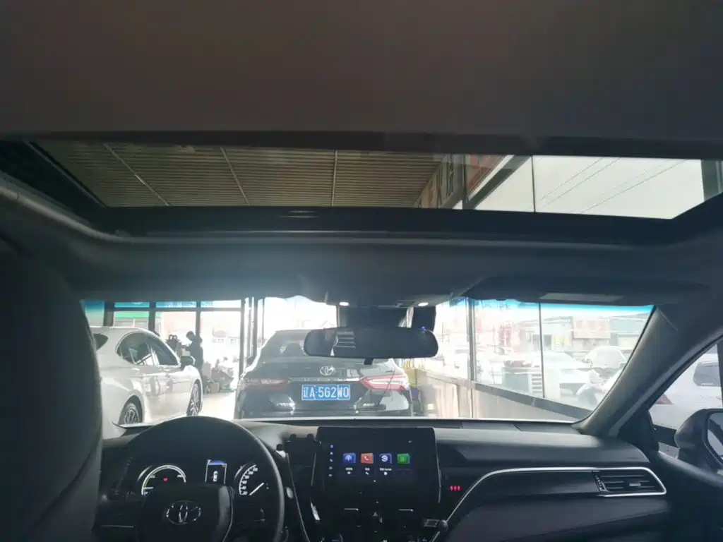 Toyota Camry — фото 18