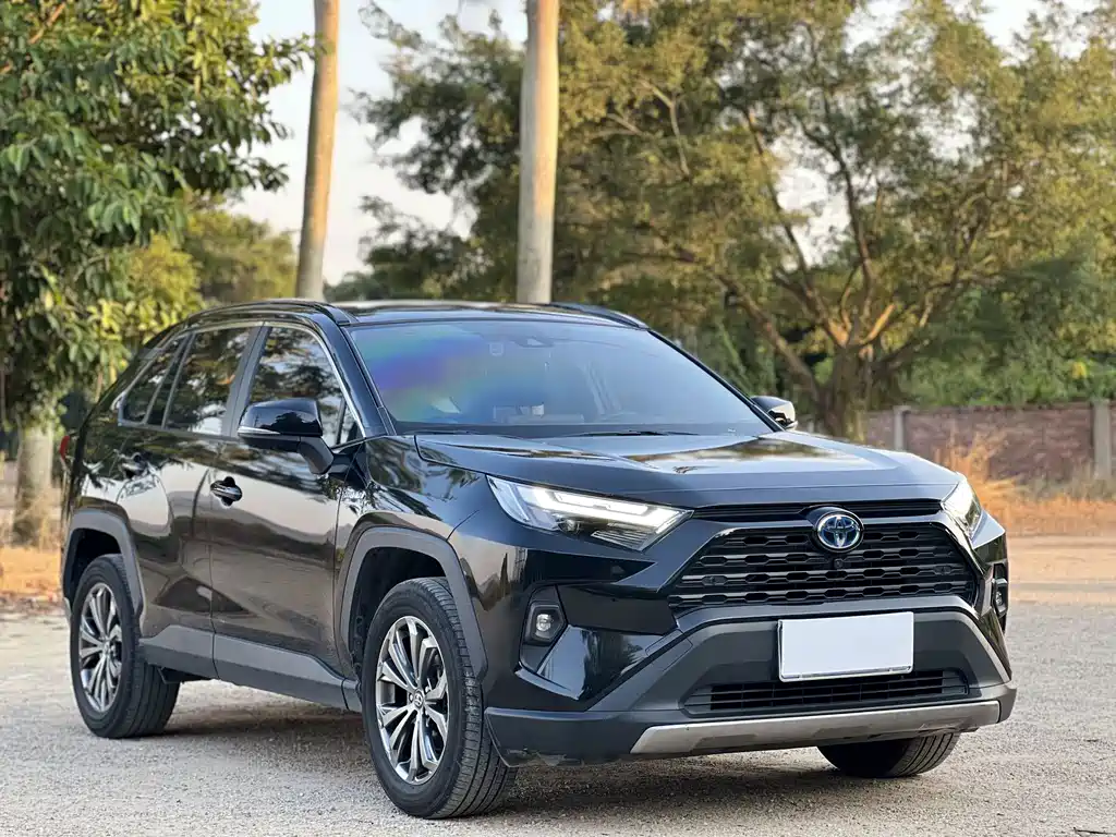 Toyota RAV4 — фото 2