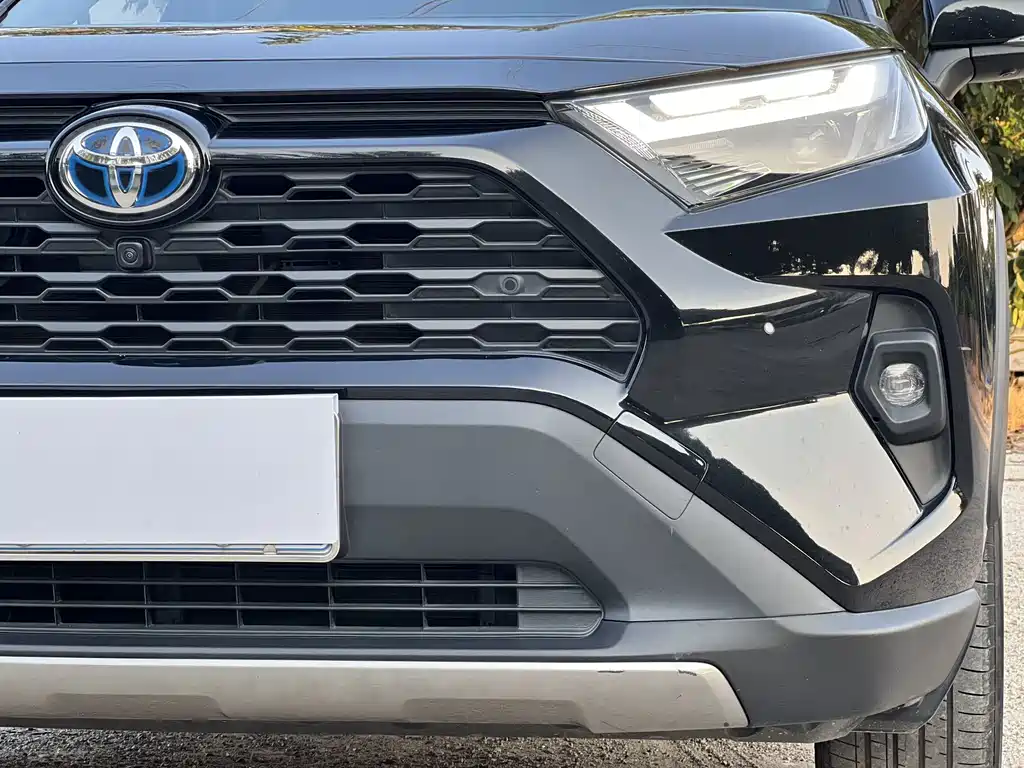 Toyota RAV4 — фото 4