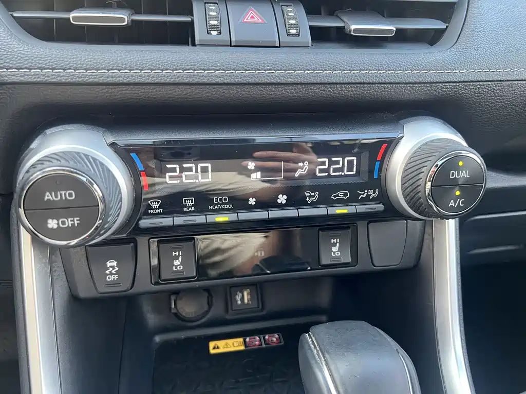 Toyota RAV4 — фото 5