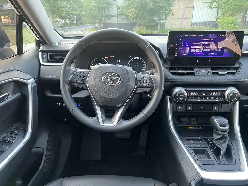 Toyota RAV4 — фото 9