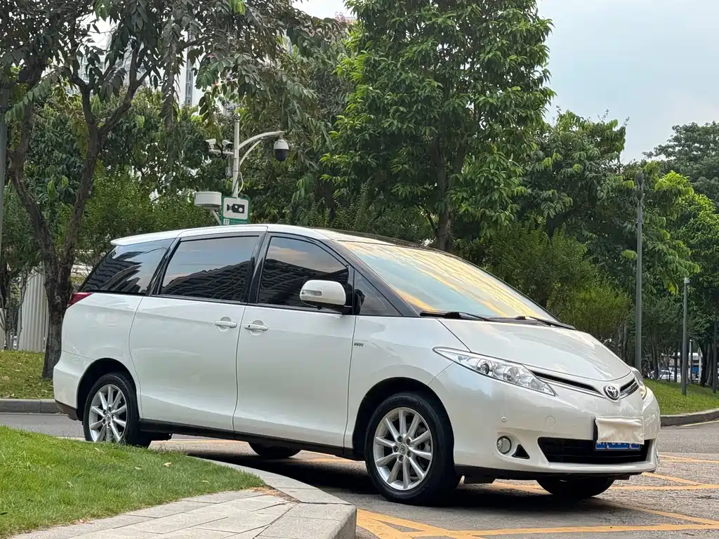 Toyota Previa — фото 3