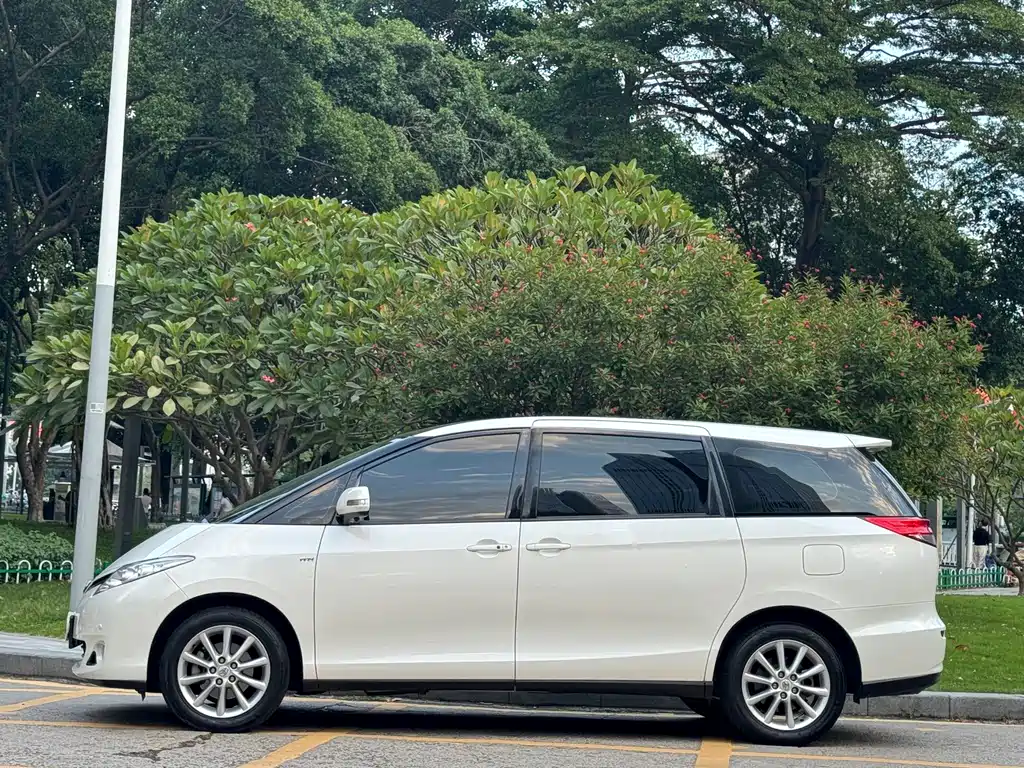 Toyota Previa — фото 4