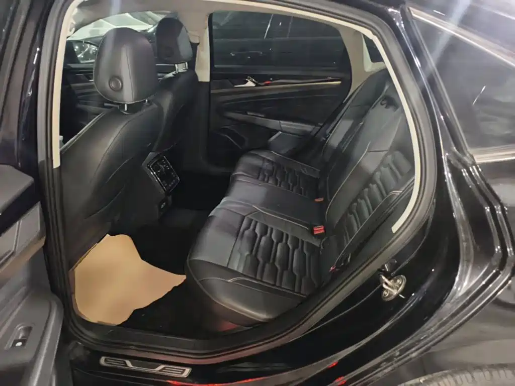 Volkswagen Passat — фото 17