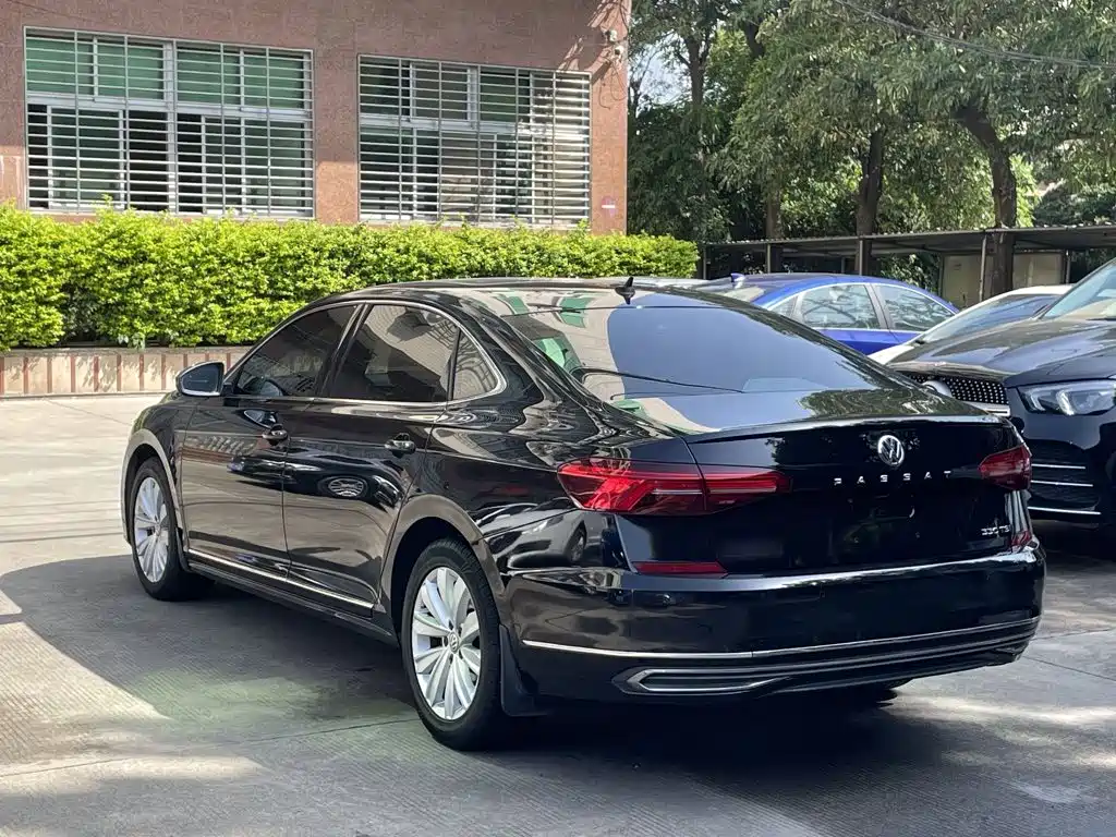 Volkswagen Passat — фото 5