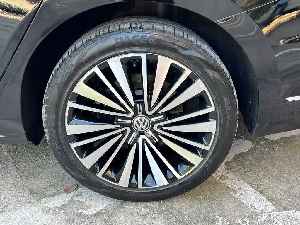 Volkswagen Passat — фото 18