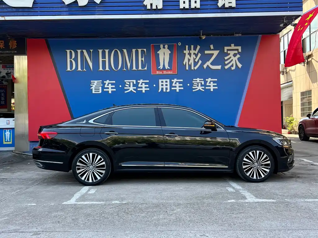 Volkswagen Passat — фото 25