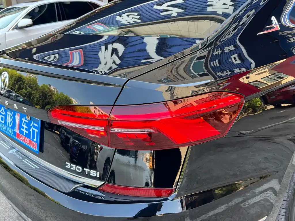 Volkswagen Passat — фото 26