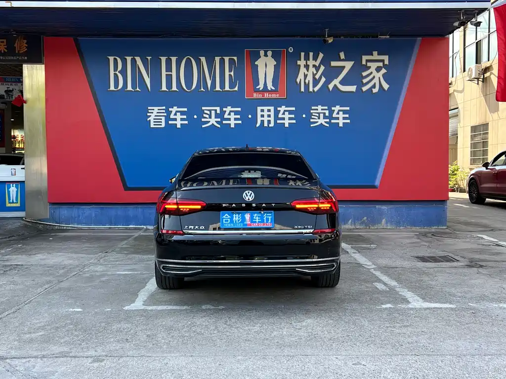 Volkswagen Passat — фото 30