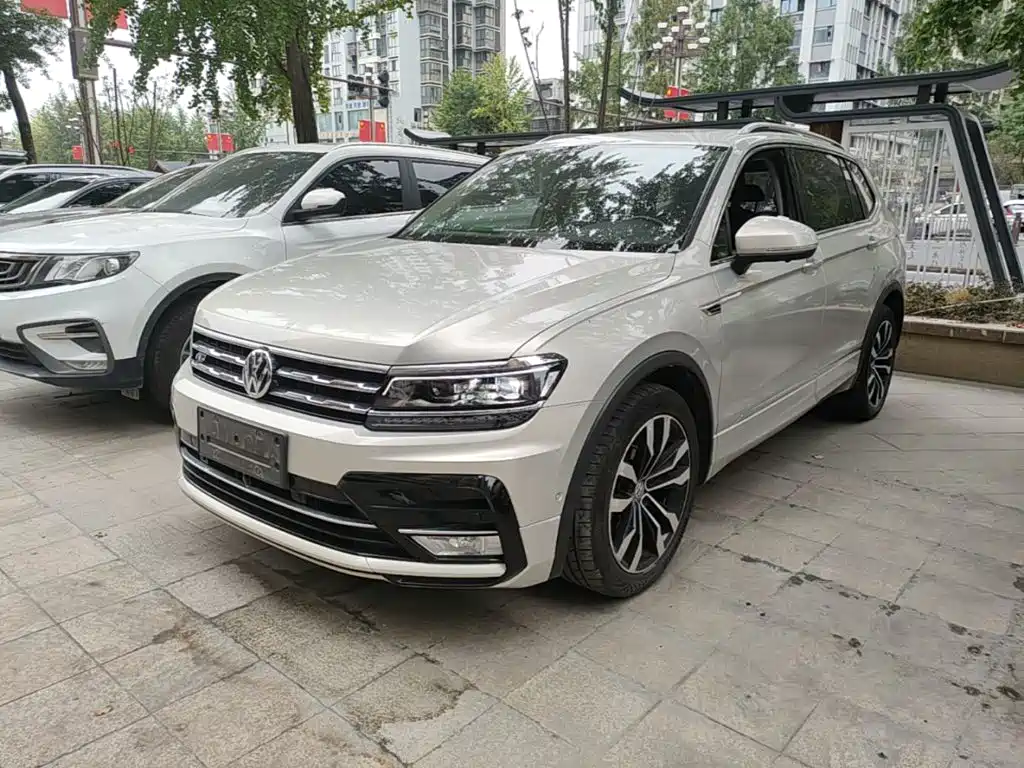 Volkswagen Tiguan L — фото 2