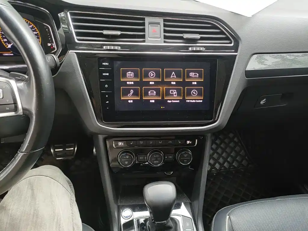 Volkswagen Tiguan L — фото 13