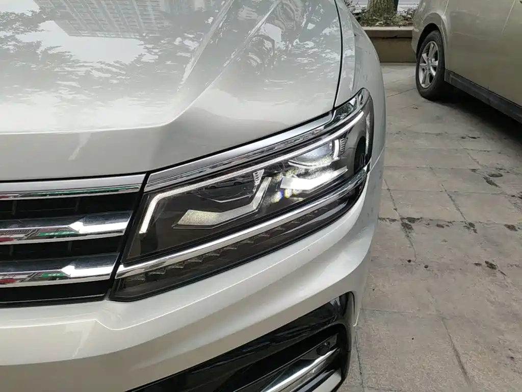 Volkswagen Tiguan L — фото 24