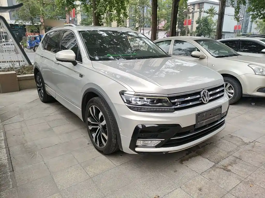 Volkswagen Tiguan L — фото 4