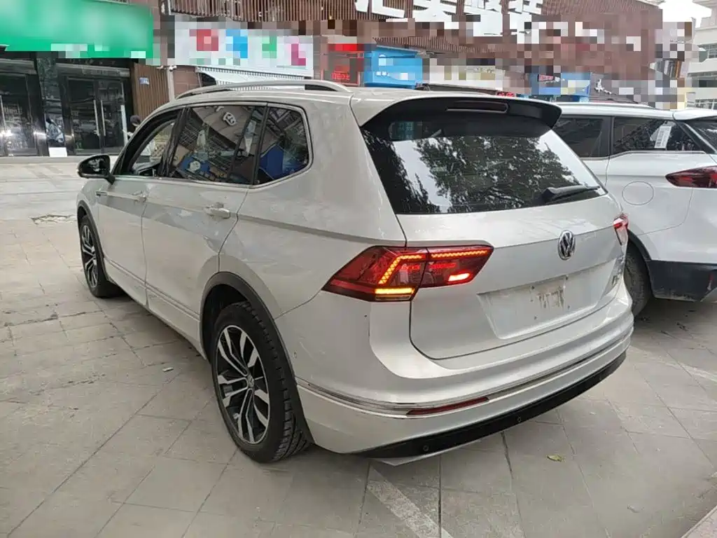 Volkswagen Tiguan L — фото 5