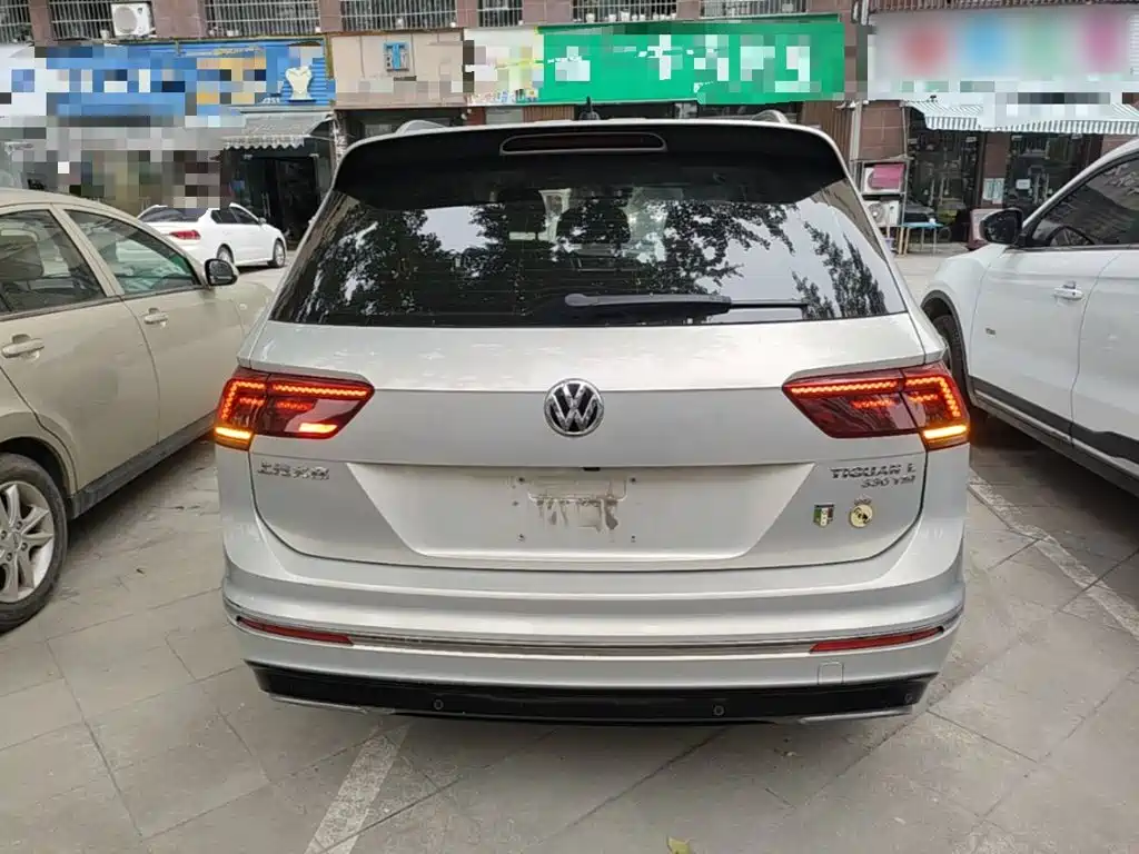 Volkswagen Tiguan L — фото 6