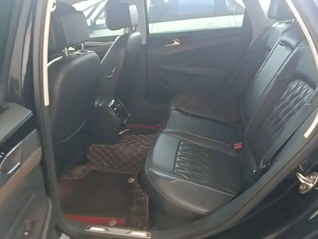 Volkswagen Passat — фото 17