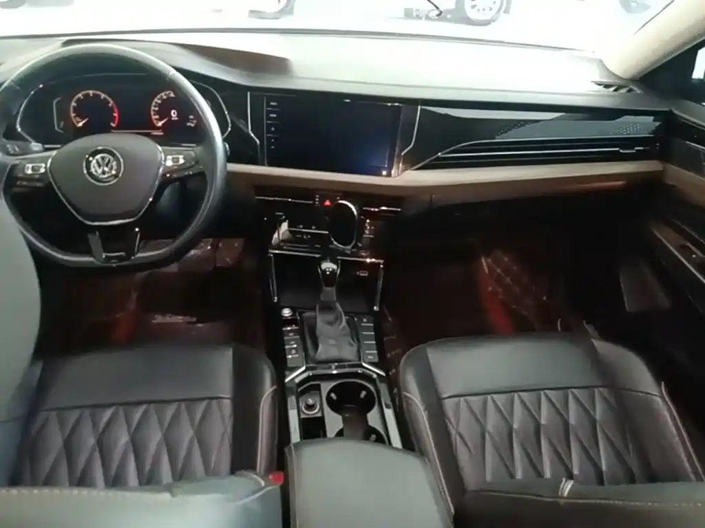 Volkswagen Passat — фото 10