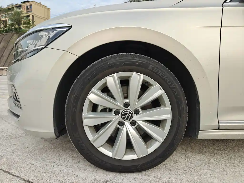 Volkswagen Passat — фото 11