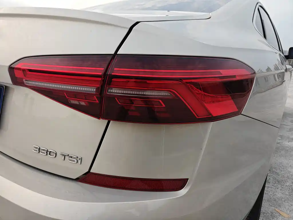 Volkswagen Passat — фото 17