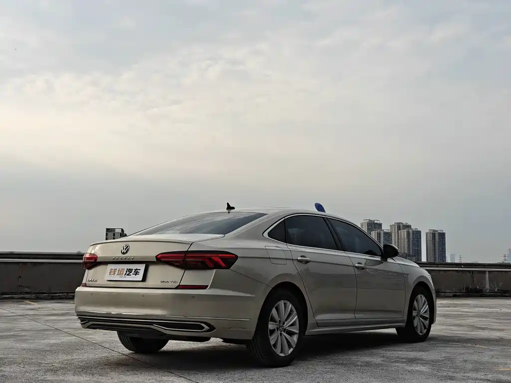 Volkswagen Passat — фото 6