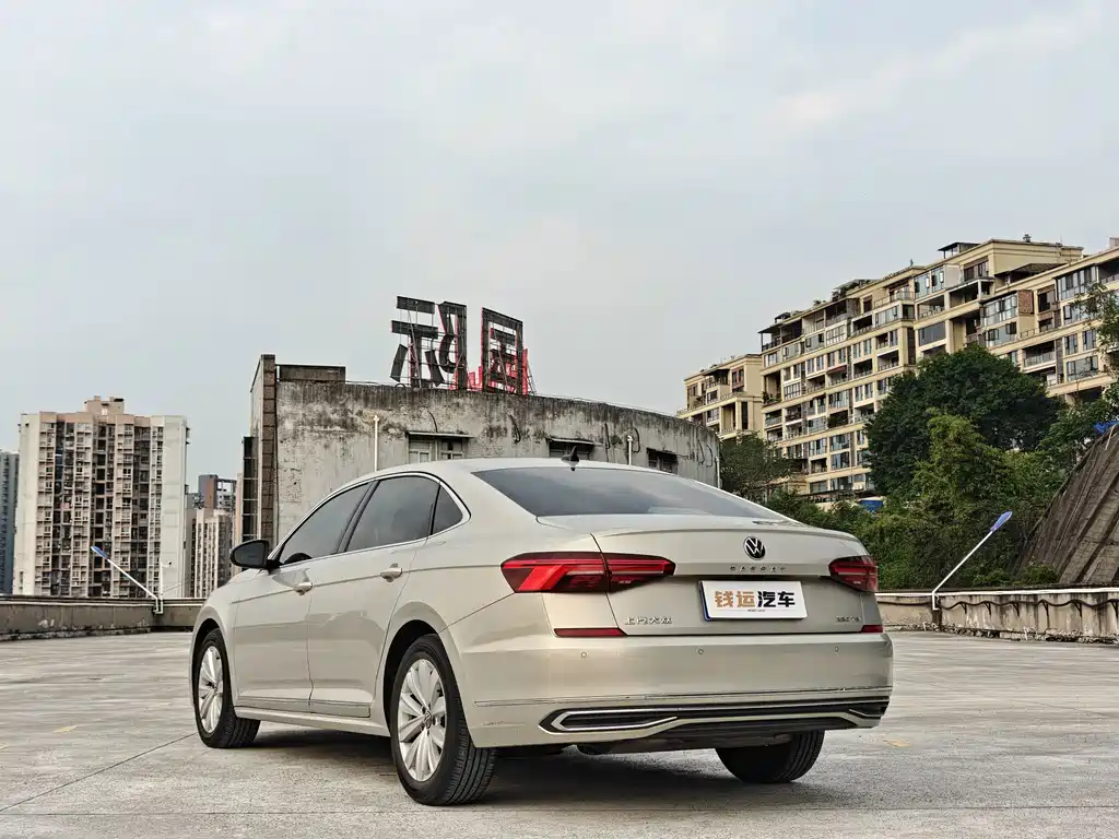 Volkswagen Passat — фото 8