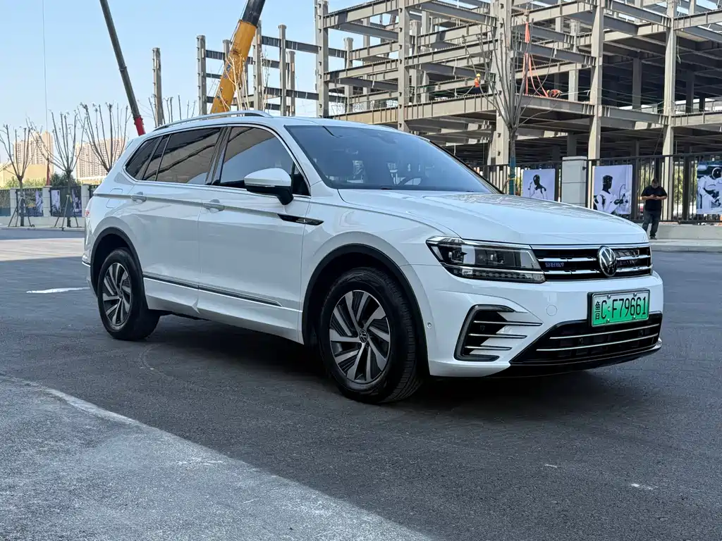 Volkswagen Tiguan L PHEV — фото 3