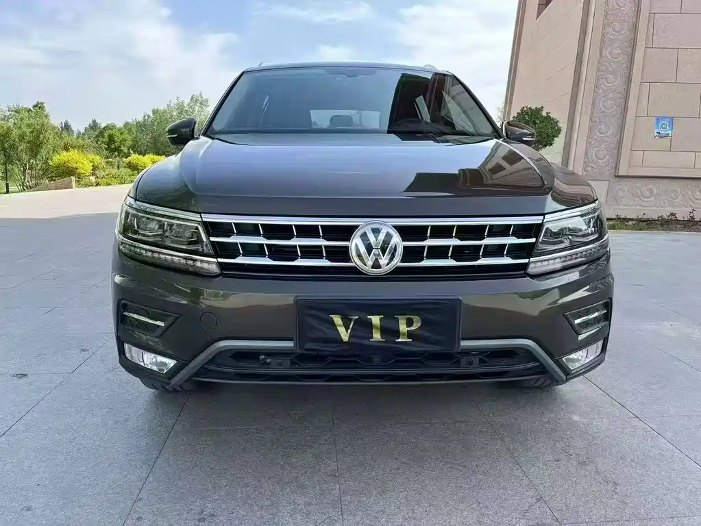 Volkswagen Tiguan L — фото 2