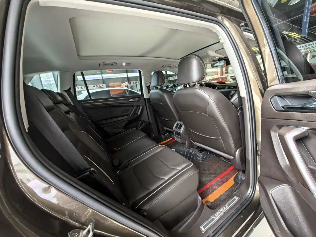 Volkswagen Tiguan L — фото 11