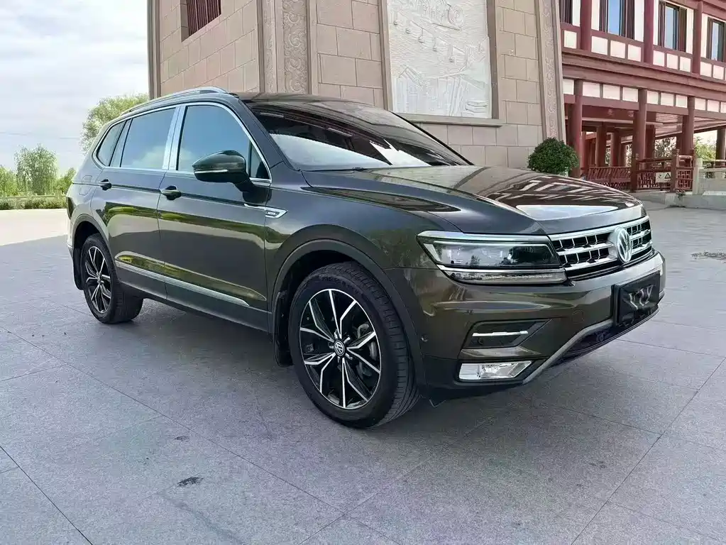 Volkswagen Tiguan L — фото 3